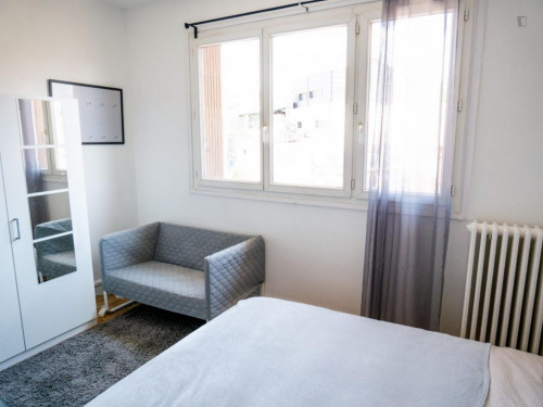 Beautiful double bedroom in a 4-bedroom apartment