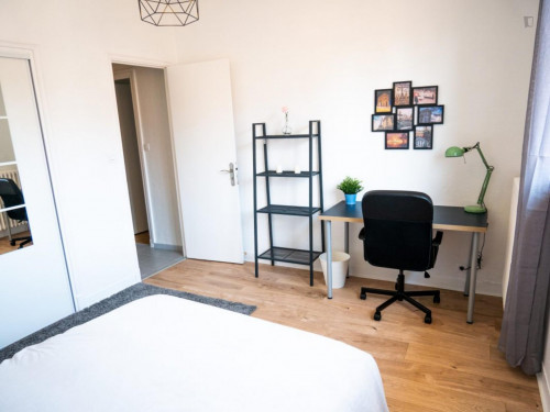 Beautiful double bedroom in a 4-bedroom apartment