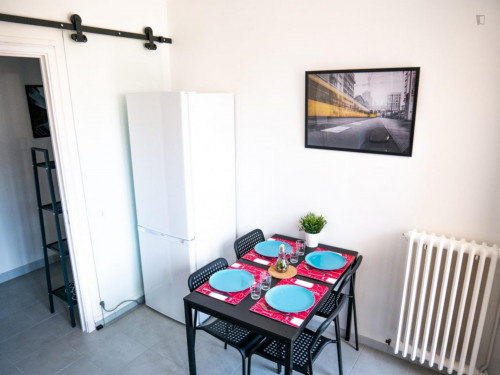 Beautiful double bedroom in a 4-bedroom apartment