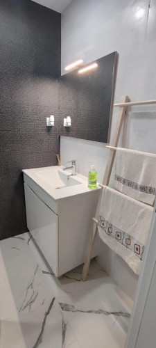 Lovely double bedroom in Almada - Gallery - 10