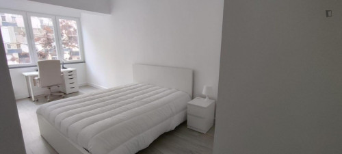 Lovely double bedroom in Almada