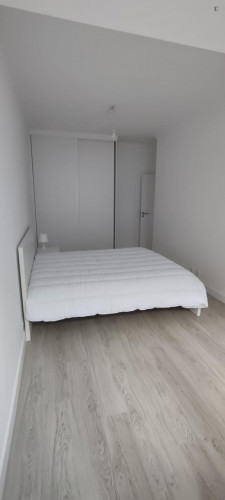 Lovely double bedroom in Almada - Gallery - 3