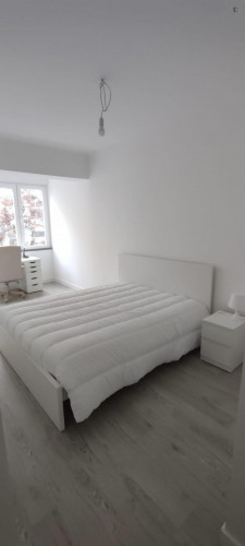 Lovely double bedroom in Almada - Gallery - 2