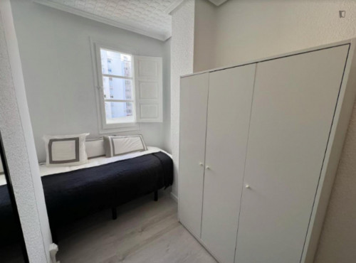 Snug single bedroom near Gulliver park