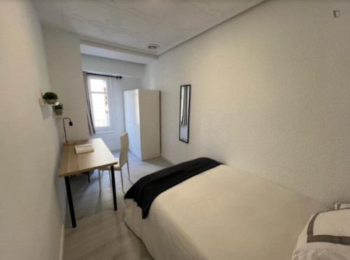 Bright single bedroom in L'Eixample