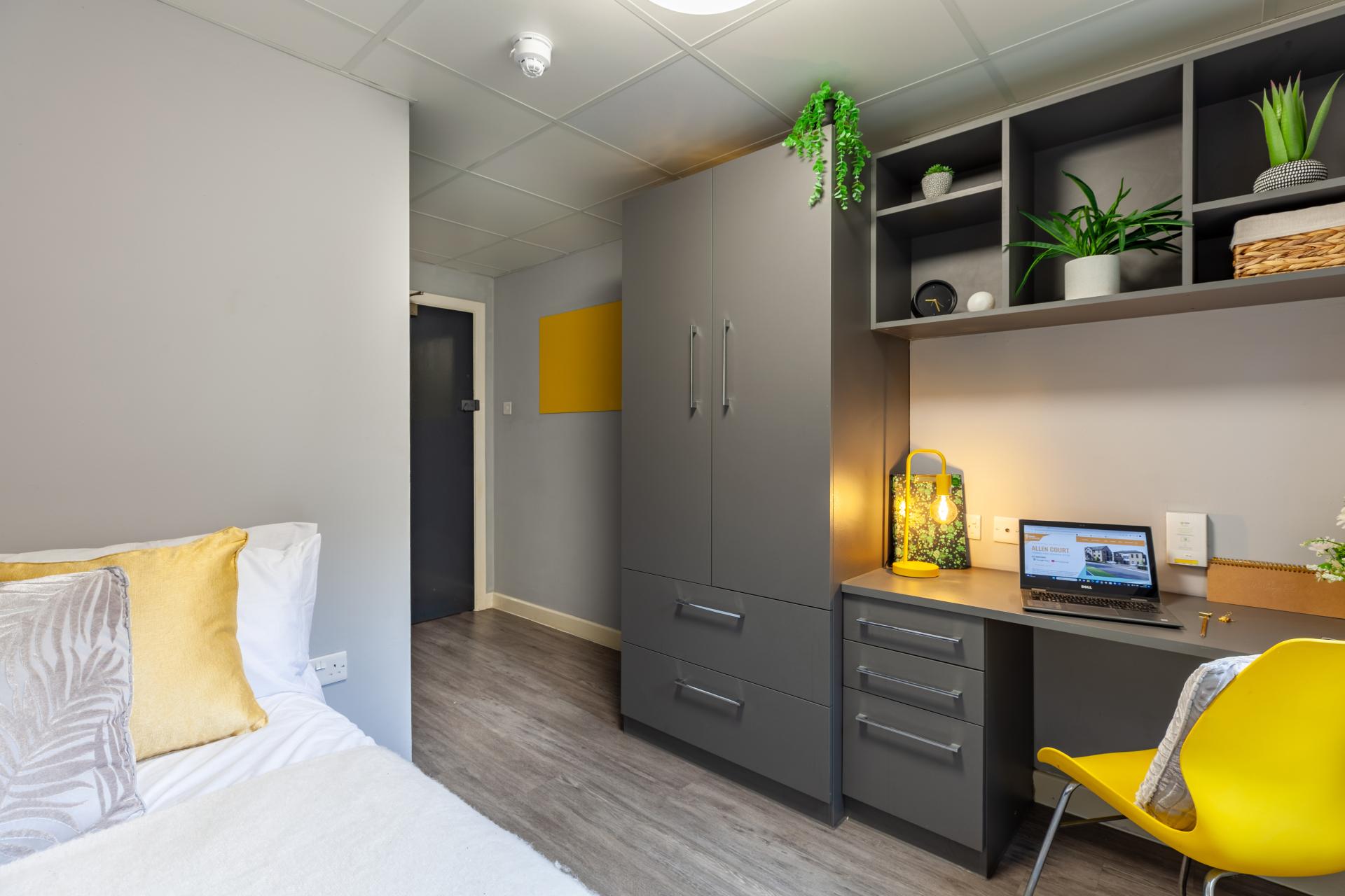 Classic En-Suite  -  Allen Court  - Gallery -  3