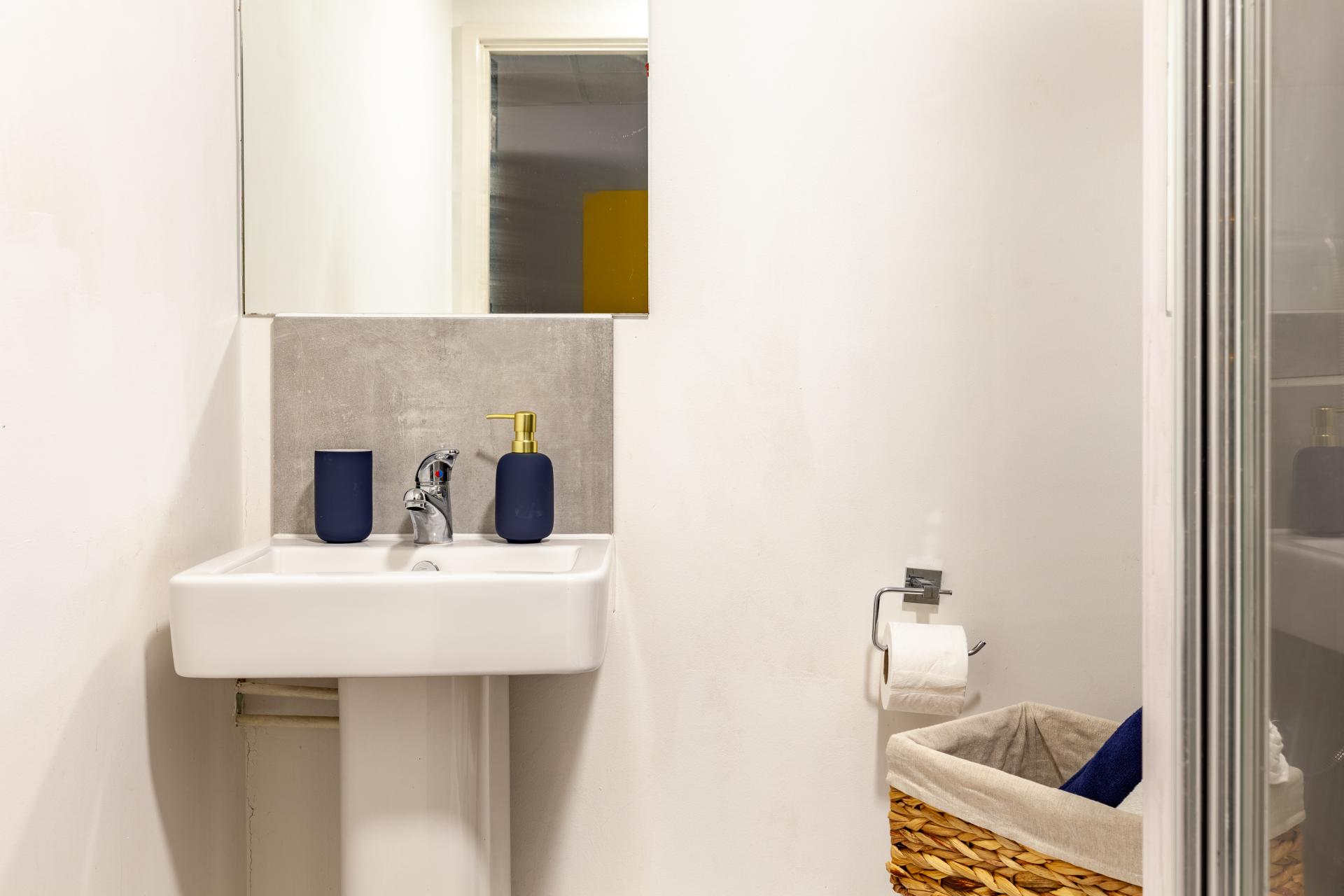 Classic En-Suite - Allen Court - Gallery - 10