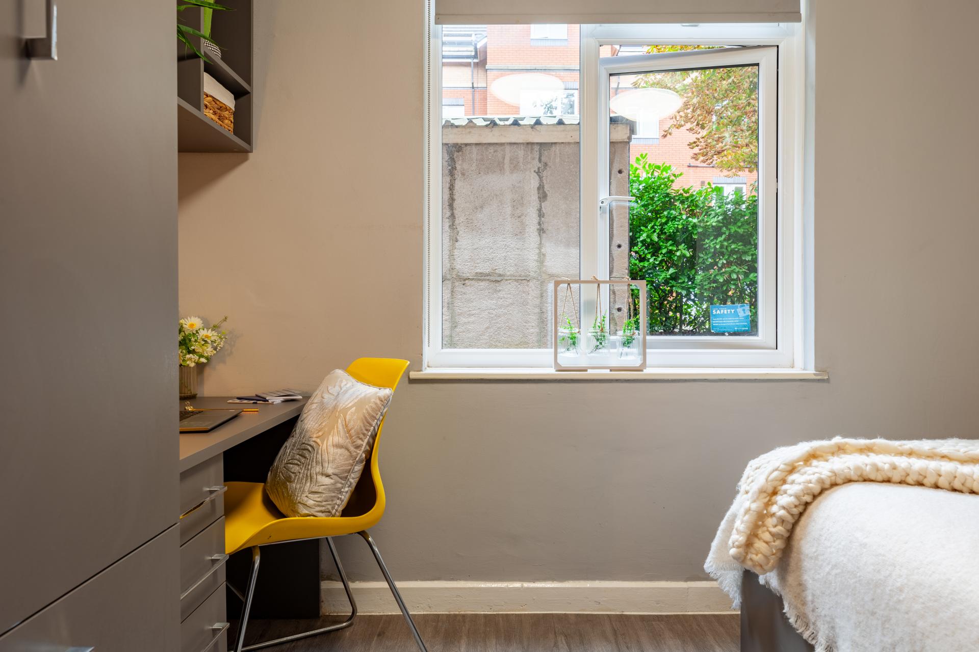  Classic En-Suite  -  Allen Court  - Gallery -  6