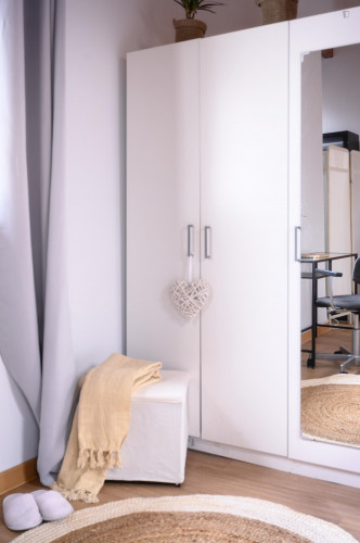 5 min walk to metro! Large and newly room near Paris