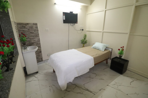 HelloWorld Axis CoLiving  - Gallery -  2
