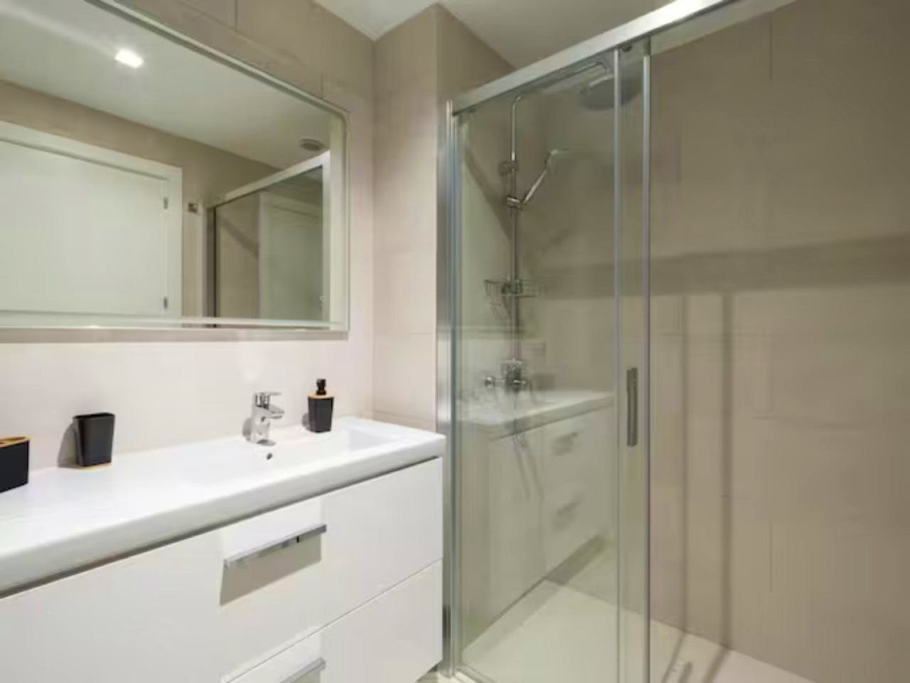 1 Bedroom Apartment (1A) - Vibrant Coliving Community for Remote Workers in Tranquil Guanarteme Near Beaches - Gallery - 16