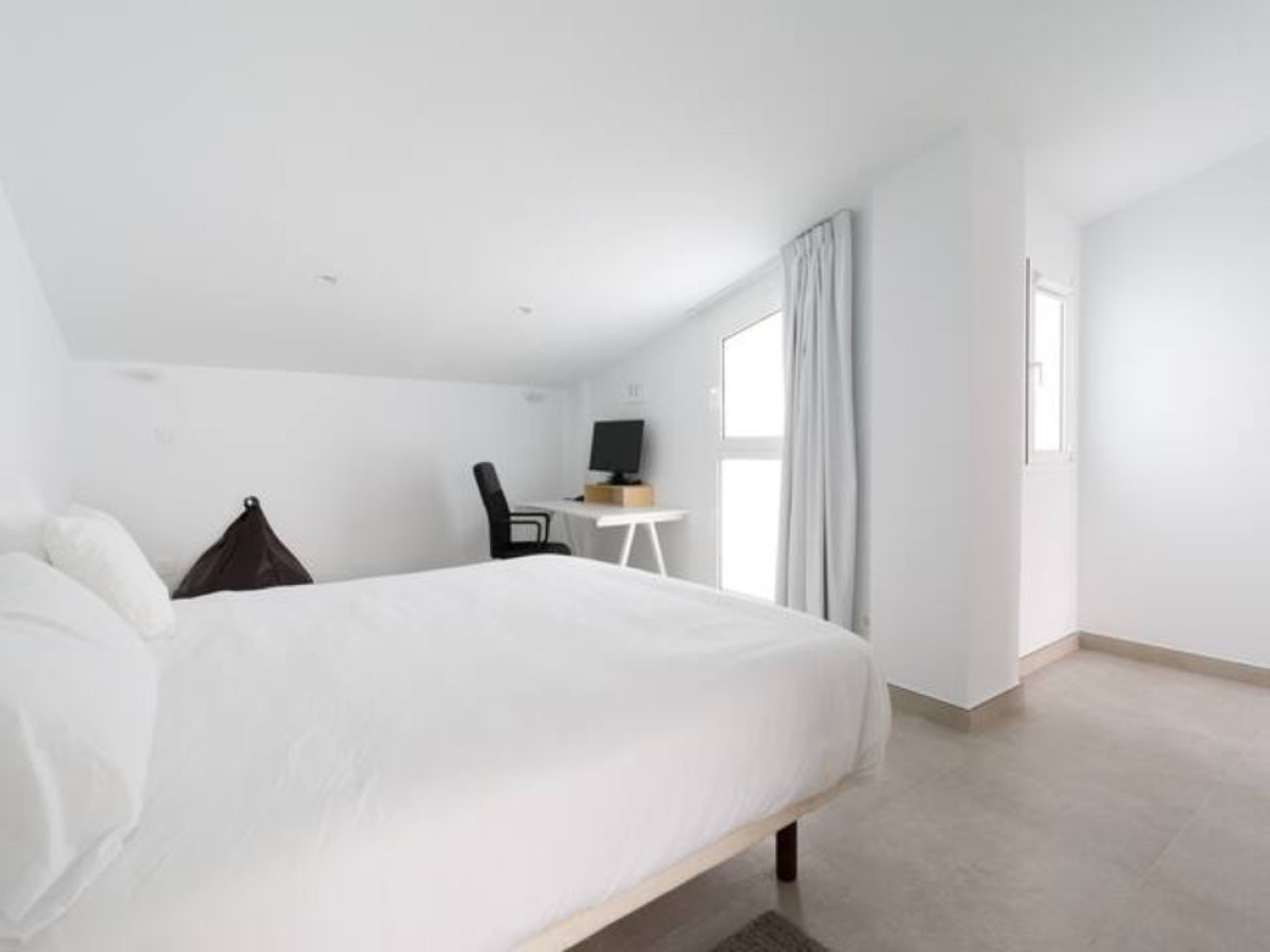 Penthouse Apartment - Vibrant Coliving Community for Remote Workers in Tranquil Guanarteme Near Beaches - Gallery - 21
