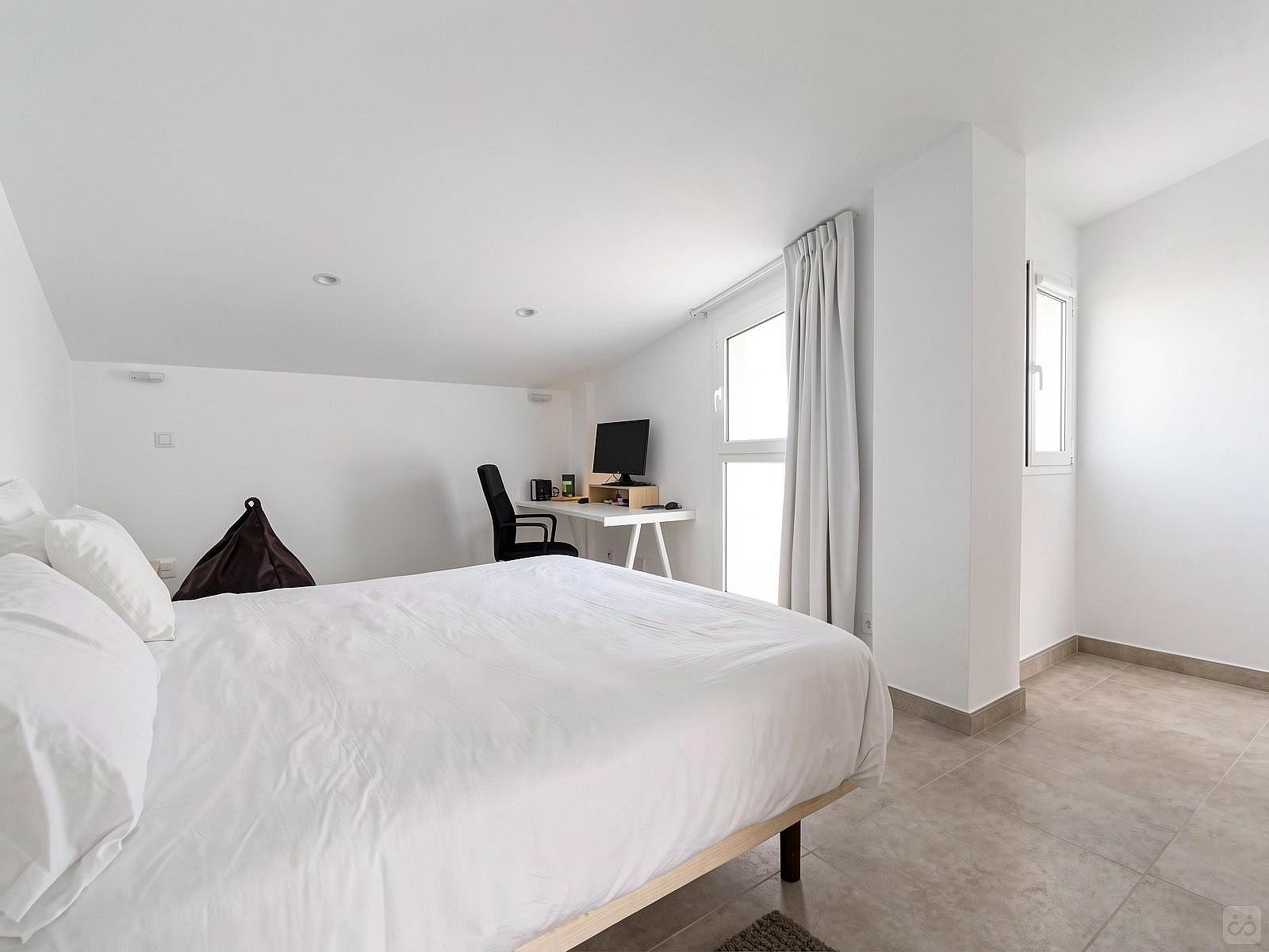 Penthouse Apartment - Vibrant Coliving Community for Remote Workers in Tranquil Guanarteme Near Beaches - Gallery - 39