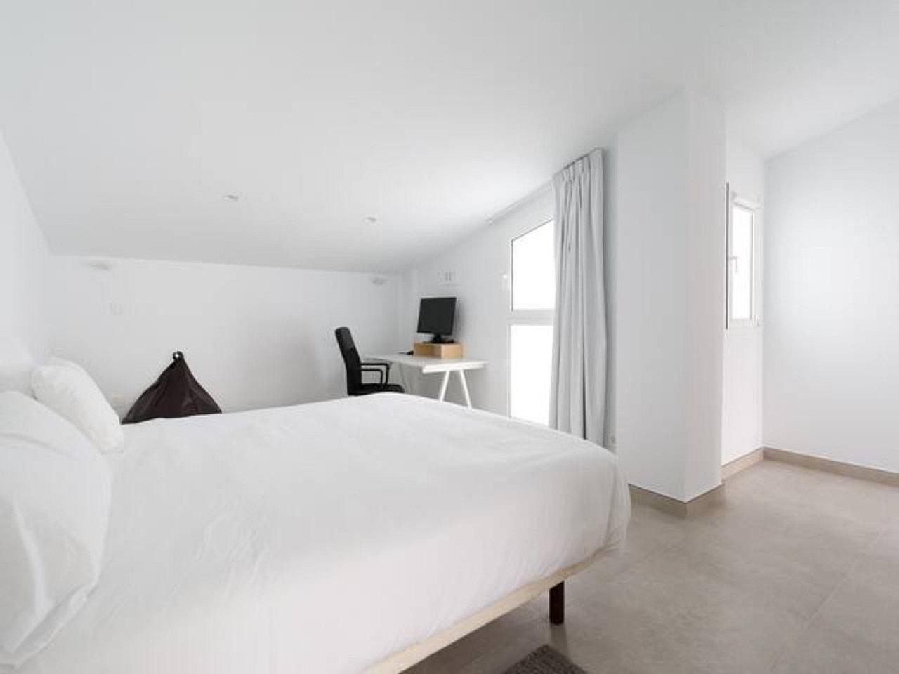 Penthouse Apartment - Vibrant Coliving Community for Remote Workers in Tranquil Guanarteme Near Beaches - Gallery - 30