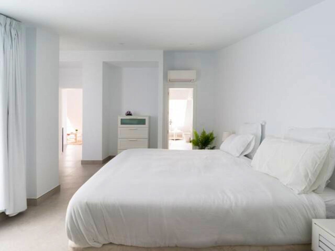 Penthouse Apartment - Vibrant Coliving Community for Remote Workers in Tranquil Guanarteme Near Beaches - Gallery - 13