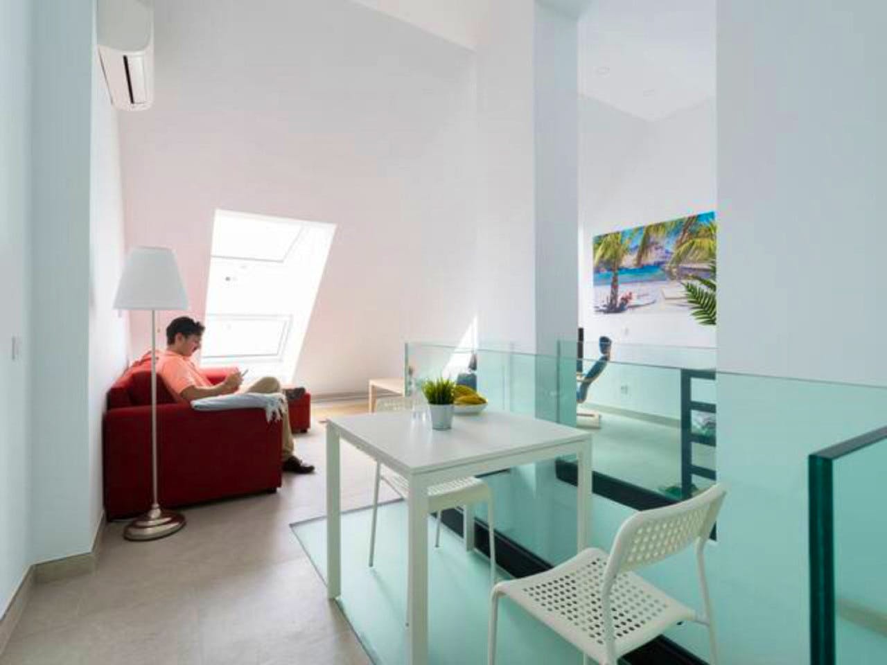 Penthouse Apartment - Vibrant Coliving Community for Remote Workers in Tranquil Guanarteme Near Beaches - Gallery - 15