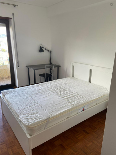 Homely double bedroom with a balcony, near Universidade de Coimbra