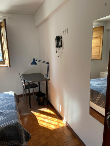 Appealing double bedroom near Parque Verde do Mondego - Gallery - 5