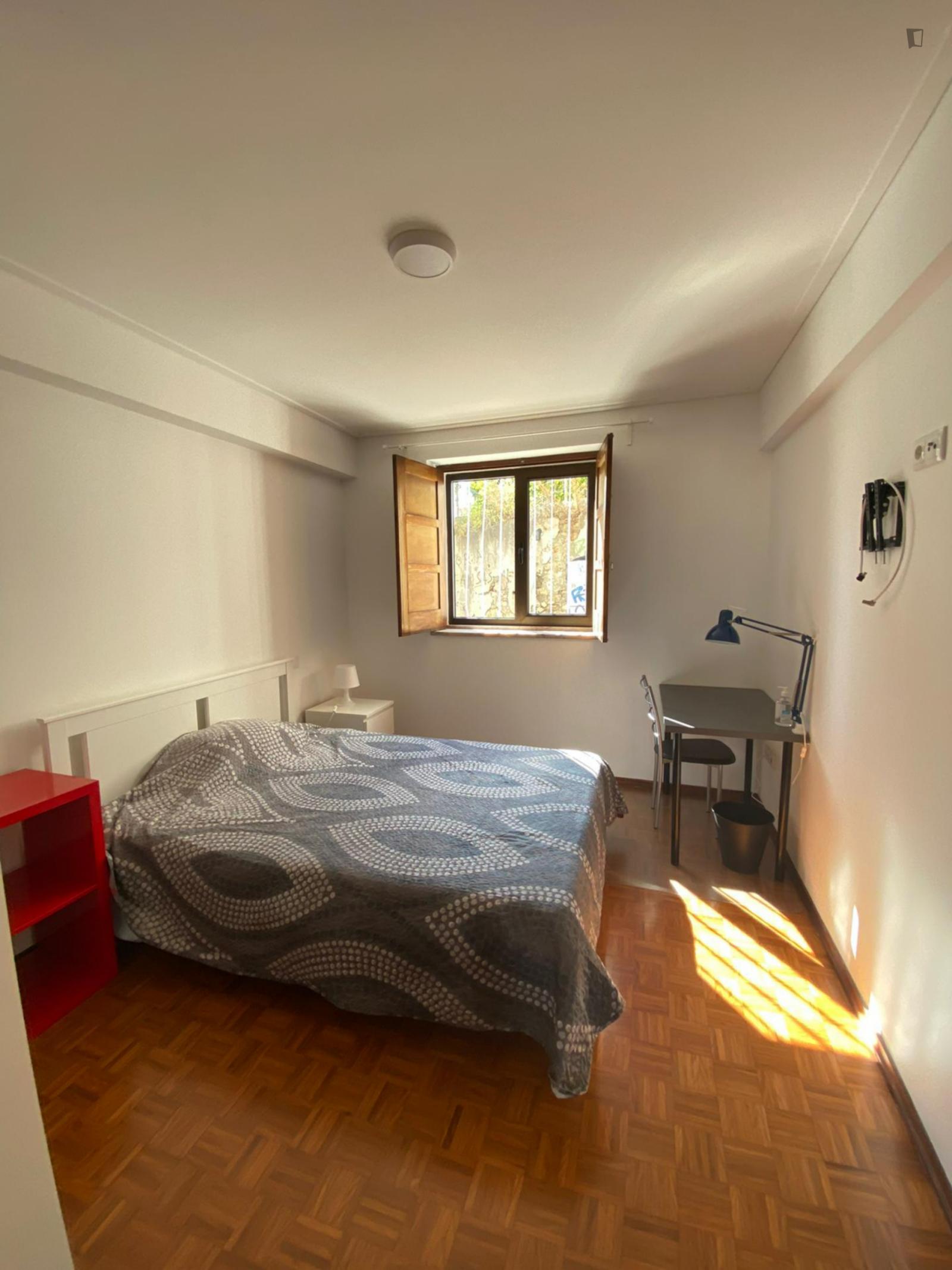 Appealing Double Bedroom Near Parque Verde Do Mondego - 1