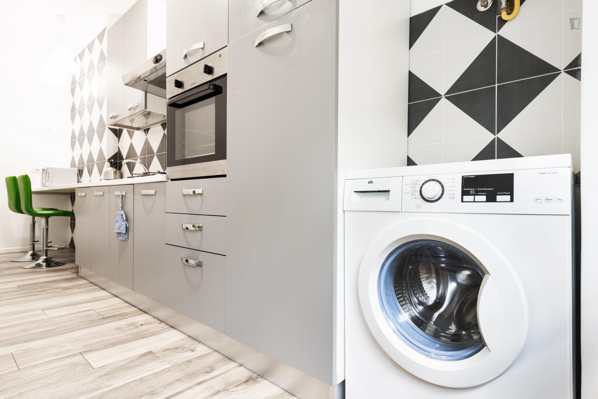 Cosy bed in a twin bedroom close to Bicocca University