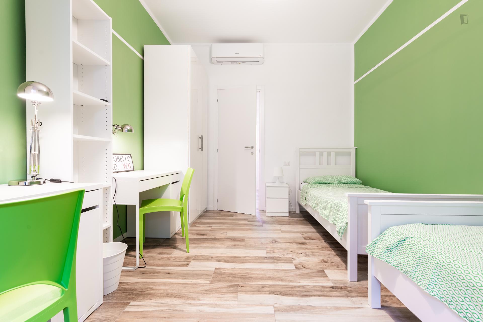 Cosy bed in a twin bedroom close to Bicocca University