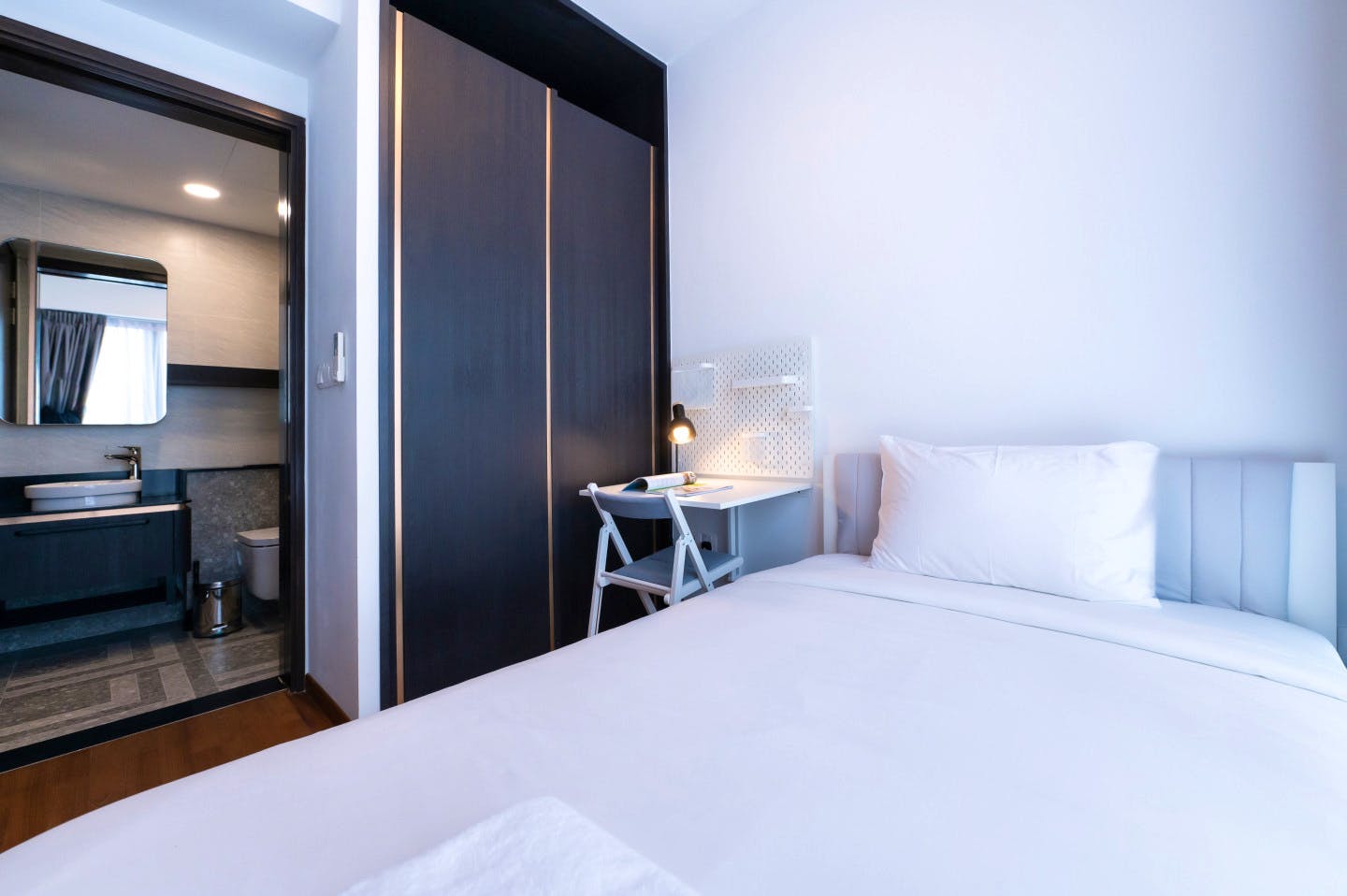 Junior Master Bedroom - Stunning apartment near Aft Chen Li Presby Ch Bus Stop - Gallery - 10