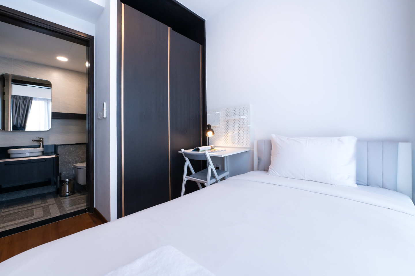 Junior Master Bedroom - Stunning apartment near Aft Chen Li Presby Ch Bus Stop - Gallery - 16