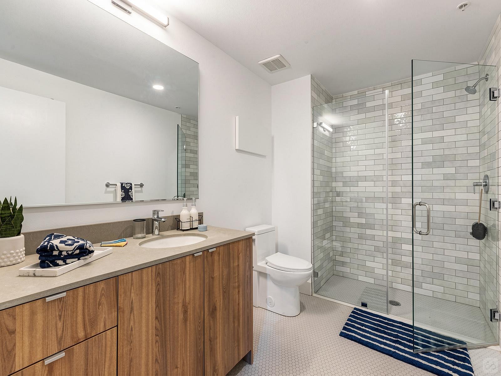  Private Room W/ Ensuite Bathroom  -  New Stylish complex minutes away from the beach and Downtown LA  - Gallery -  10