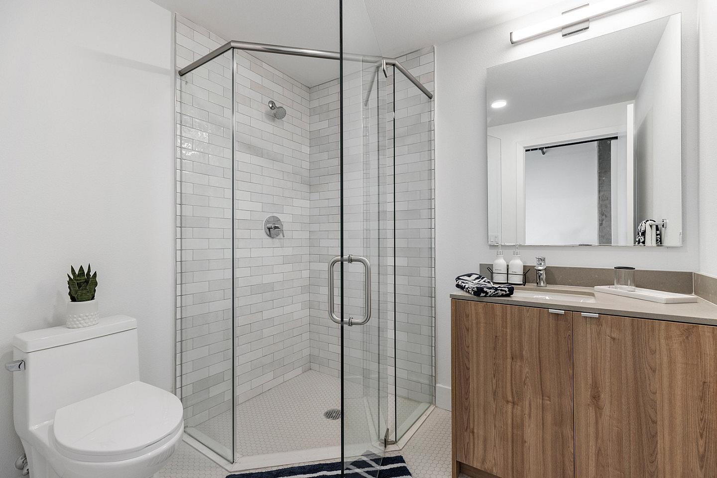  Private Room W/ Ensuite Bathroom  -  New Stylish complex minutes away from the beach and Downtown LA  - Gallery -  8
