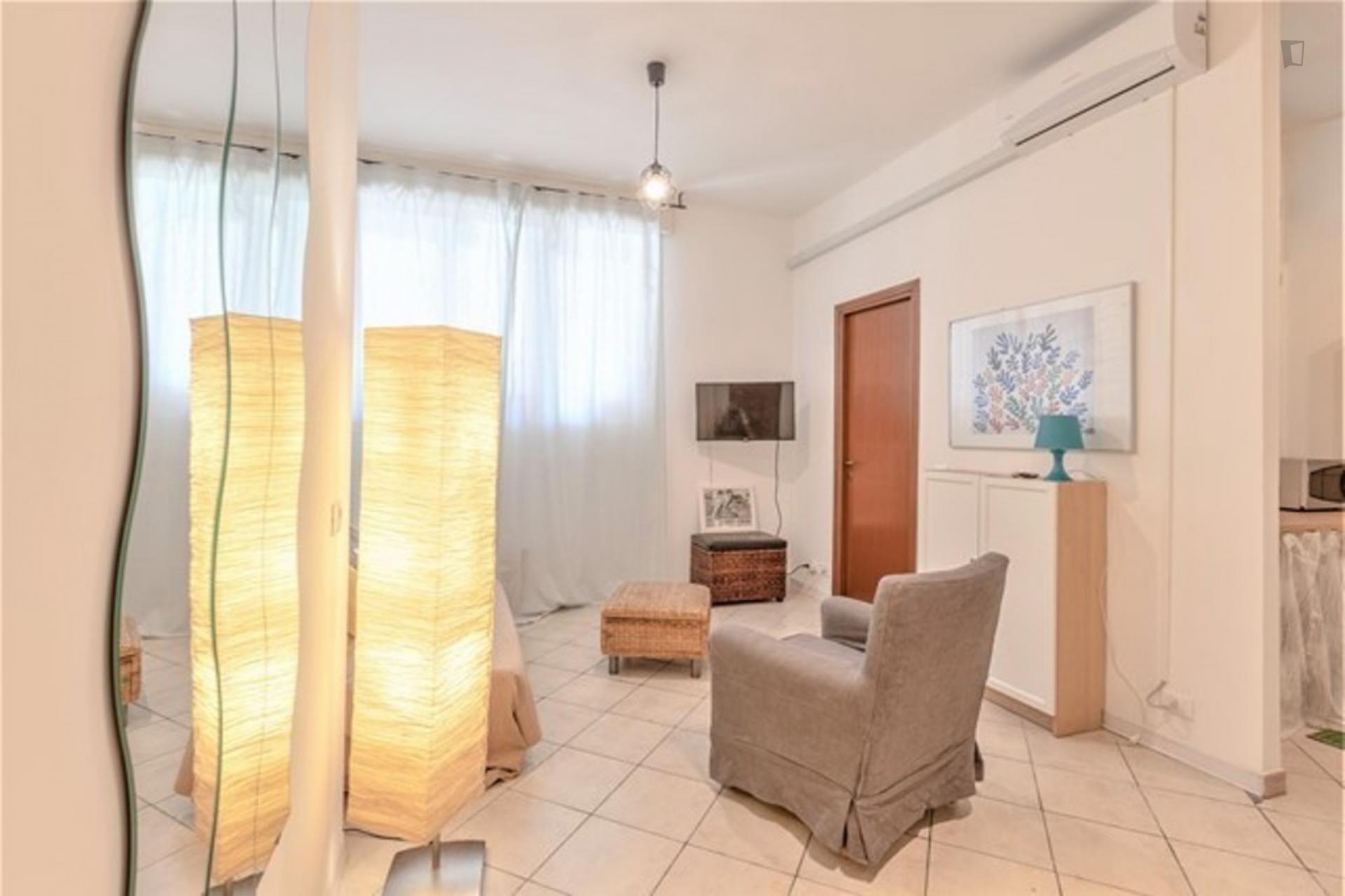 Cosy 2-bedroom apartment near Colli Albani metro station