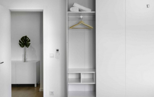 Stylish double bedroom near Parque Da Ponte