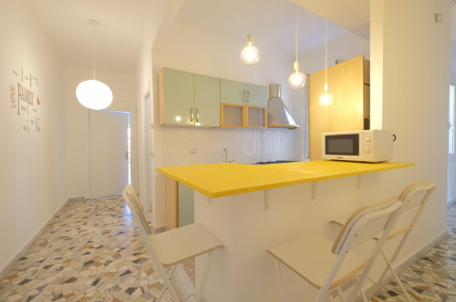 Bright double bedroom in Trieste neighbourhood