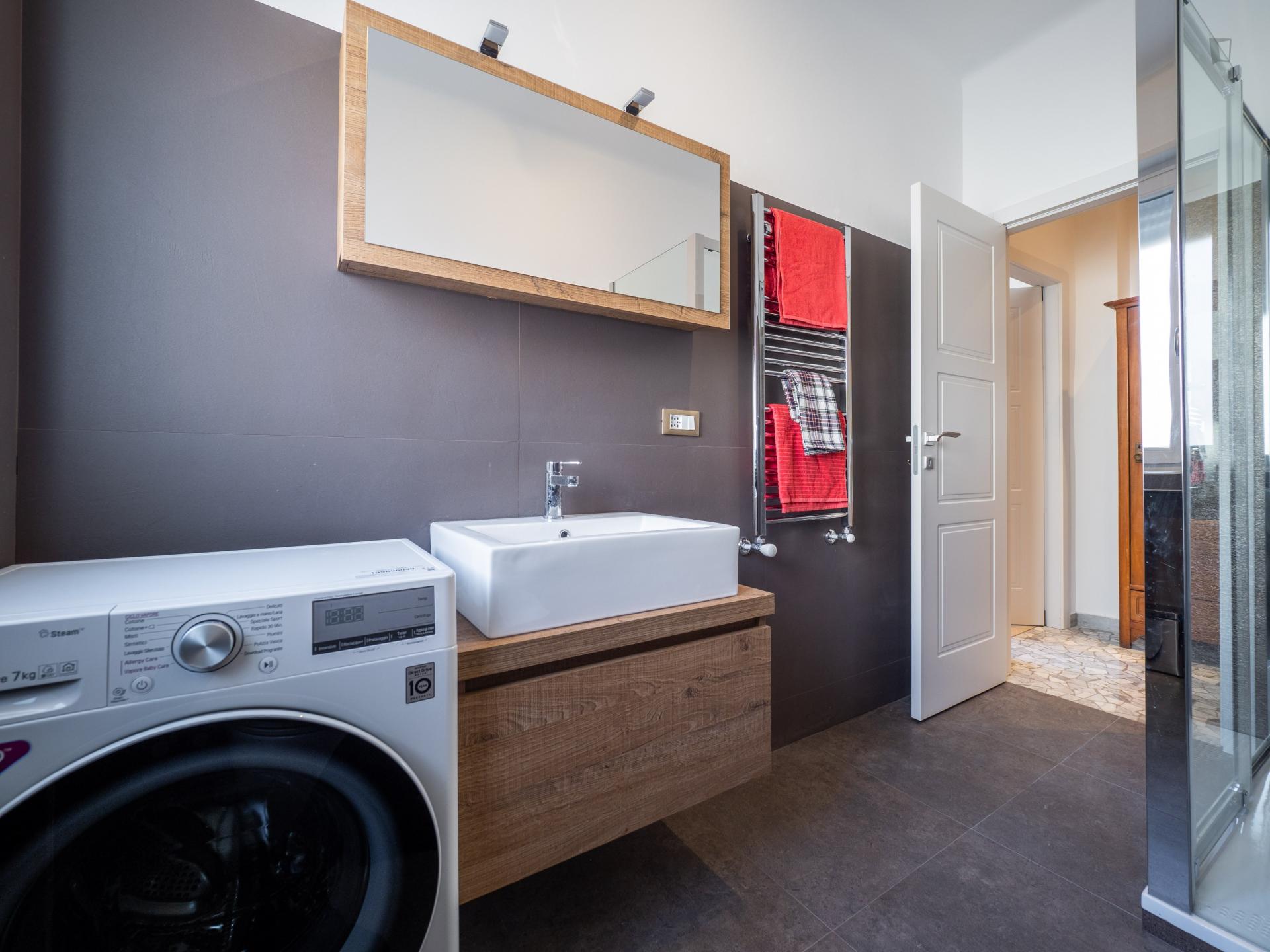 Bed in a twin bedroom well connected to city centre