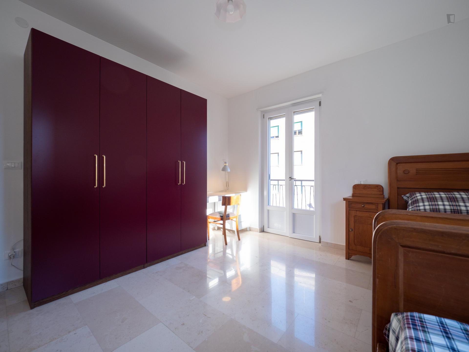 Bed in a twin bedroom well connected to city centre