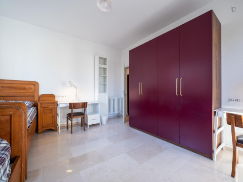 Bed in a twin bedroom well connected to city centre  - Gallery -  3