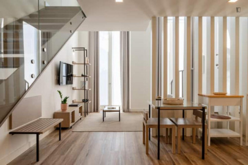 Stylish 1-bedroom apartment near Jardim do Morro