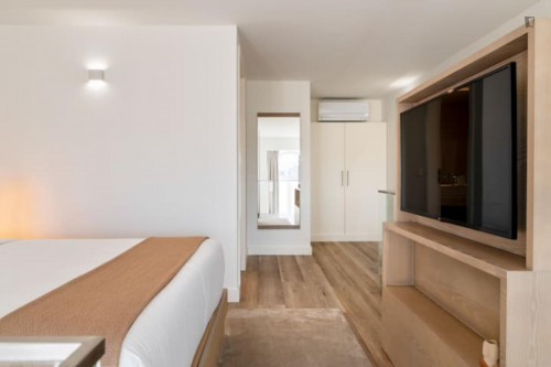 Stylish 1-bedroom apartment near Jardim do Morro