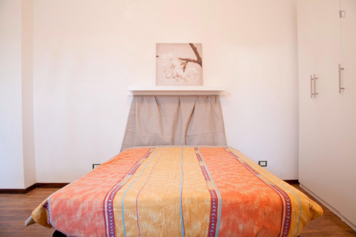 Bright double bedroom near Tevere river bank - Gallery - 5