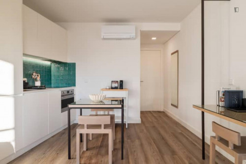 Tasteful studio next to Jardim do Morro - Gallery - 8
