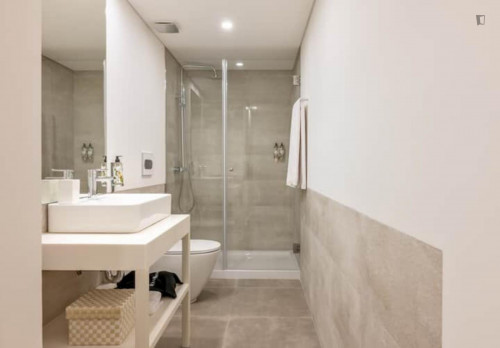 Neat 1-bedroom apartment near Jardim do Morro - Gallery - 11