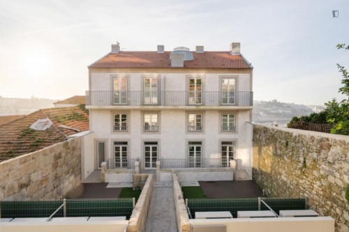 Amazing 2-bedroom apartment near Jardim do Morro