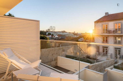 Amazing 2-bedroom apartment near Jardim do Morro