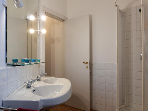 Bed in a twin bedroom in Porta Romana neighbourhood - Gallery - 14