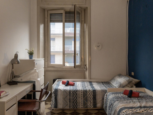 Bed in a twin bedroom in Porta Romana neighbourhood - Gallery - 28
