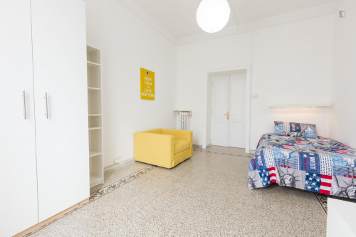 Bright double bedroom in Piaza Bologna neighbourhood