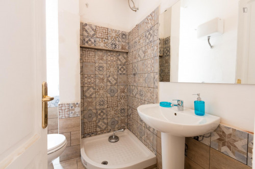 Bright double bedroom in Piaza Bologna neighbourhood - Gallery - 10