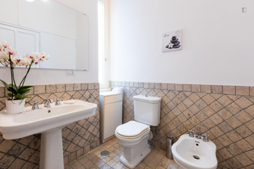 Bright double bedroom in Piaza Bologna neighbourhood - Gallery - 9