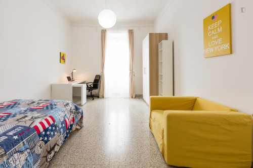 Bright double bedroom in Piaza Bologna neighbourhood