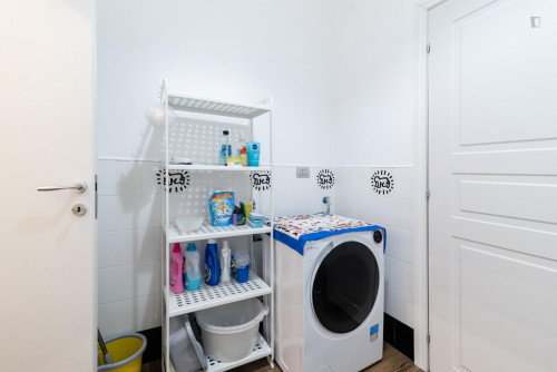 Cosy bed in a twin bedroom, close to Politecnico