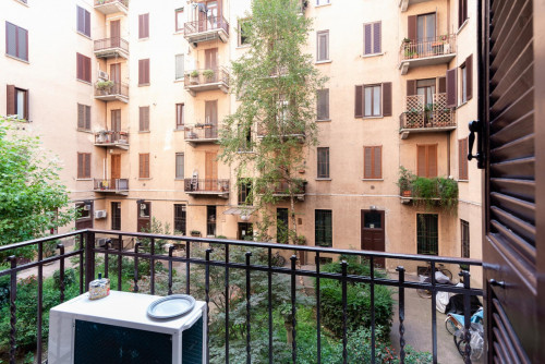 Cosy bed in a twin bedroom, close to Politecnico